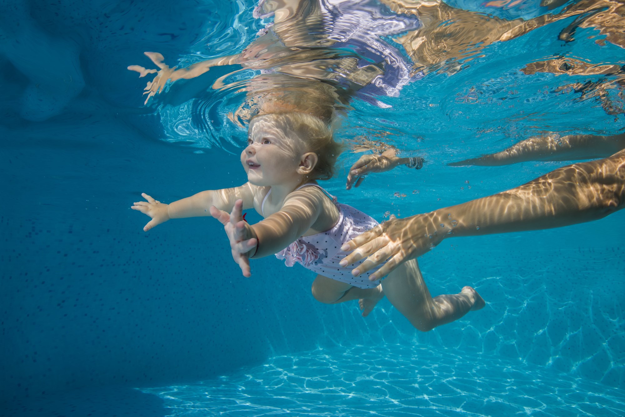 beneficios da natação para o bebê - 10 curiosidades sobre os bebês