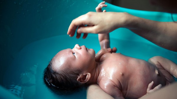 como dar banho no bebê - Brinquedos para o banho do bebê